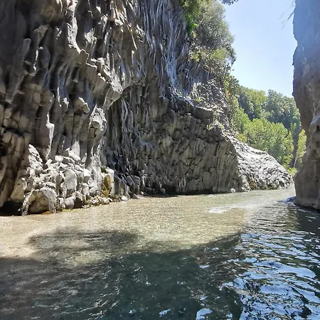 Amazing In Mitogio With Wifi Feriehus